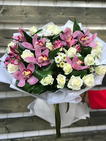 Букет цветов из: Розы и Хризантемы в Горячеисточненской