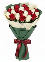 Букет Микс из красных и белых роз в Горячеисточненской