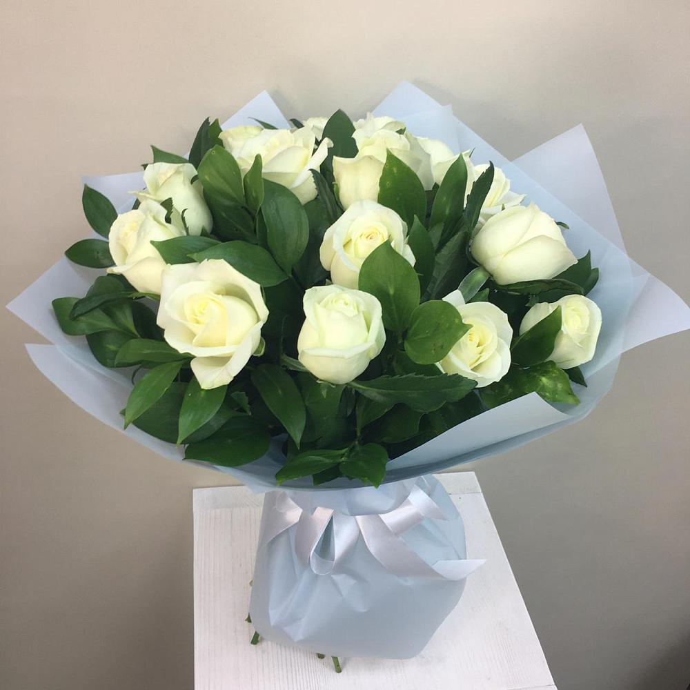 Букет 15 Белых роз Проуд в Горячеисточненской
