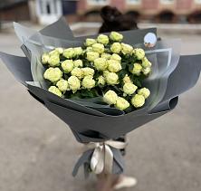 Букет Белые кустовые розы Солинеро в Горячеисточненской
