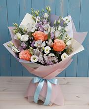 Букет цветов из:  Лизиантусы, Розы, Альстромерии и Гипсофила в Горячеисточненской