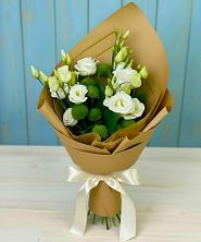 Букет цветов из:  Хризантемы и Лизиантусы в Горячеисточненской