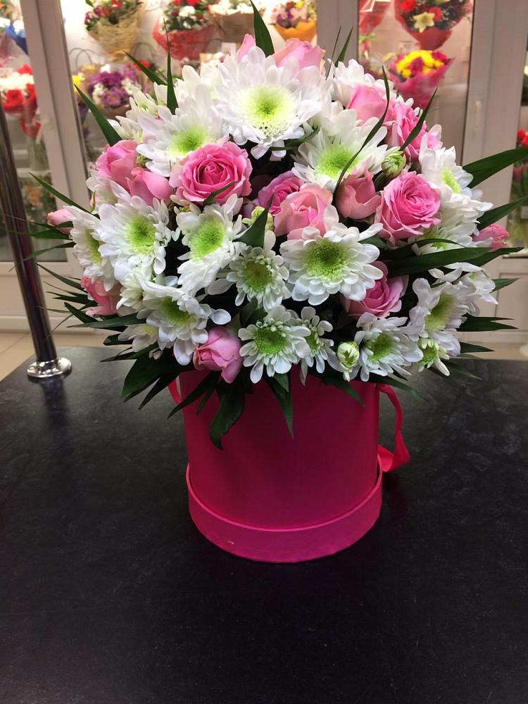 Цветочная композиция из Розы и Хризантемы в шляпной коробке в Горячеисточненской