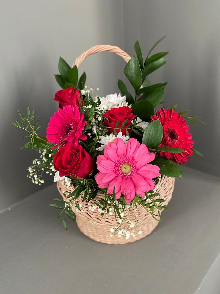 Цветочная композиция из Розы, Хризантемы и Герберы в корзине в Горячеисточненской