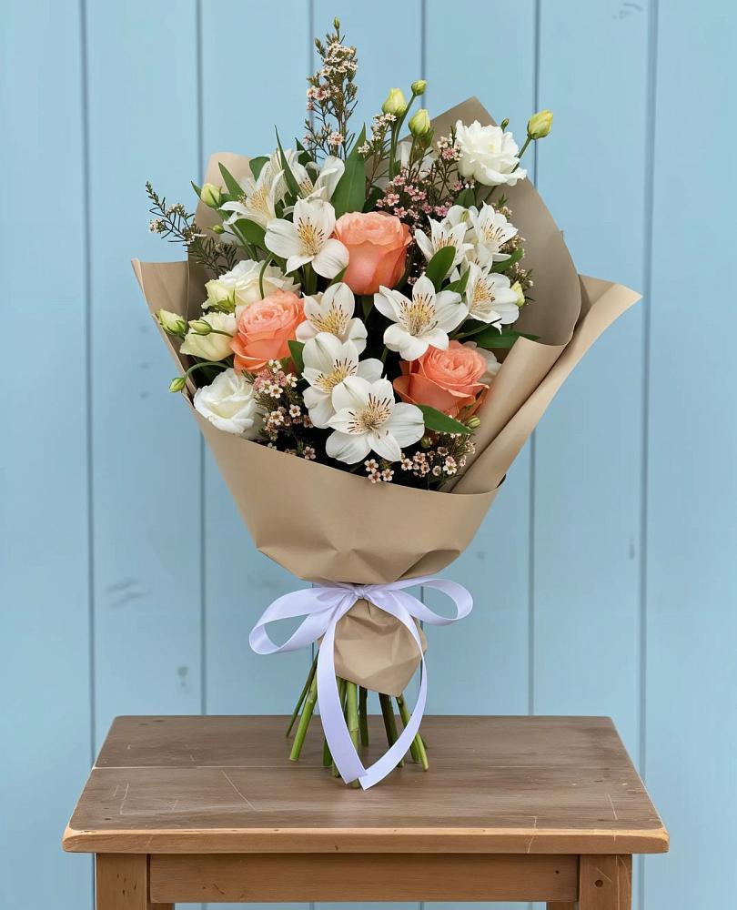 Букет цветов из: Альстромерии, Лизиантусы, Розы и Хризантемы в Горячеисточненской